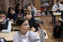 ''Дорога в небеса''. Школьники смотрят фрагменты фильма ''Валерий Чкалов''. Школа № 51. 2 февраля 2024 года