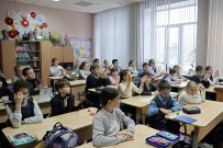 ''Дорога в небеса''. Школьники смотрят фрагменты фильма ''Валерий Чкалов''. Школа № 51. 2 февраля 2024 года
