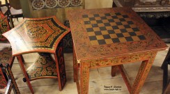Столик шестиугольный и столик шахматный. Образцы мебели Семеновской артели ''Экспорт''. Фото Татьяны Шепелевой. Май 2016 года