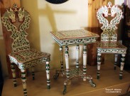 Гарнитур мебели: стол и два стула. Деревня Хрящи Ковернинского района. Фото Татьяны Шепелевой. Май 2016 года