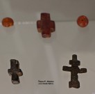 Ожерелье: крестик-корсунчик и бусины (XV-XVI в.; янтарь); крест нательный (XIV в.; камень); крест нательный (XIV-XVI вв.; медный сплав)