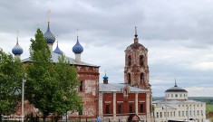 Соборная площадь: Успенская церковь и дом Алянчикова. Касимов. Фото Татьяны Шепелевой