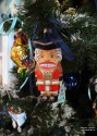 ''Ариель''. В ''Доме ёлочной игрушки'': Щелкунчик на новогодней ёлке, украшенной в течение всего года. 14 ноября 2014 года. Фото Татьяны Шепелевой