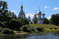 Вид на Соборную горку и Софийский собор с реки Вологды. Вологда, июнь 2014 года. Фото Татьяны Шепелевой