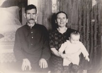 Чечеватовы Иван Тимофеевич и Серафима Семёновна с сыном