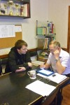 Игорь Михайлович Богданов (справа) даёт интервью Андрею Кузечкину. Фото Татьяны Андриановой. 24 декабря 2013 года