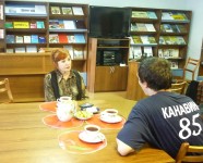 Тамара Юрьевна Кириллова даёт интервью Андрею Кузечкину. Фото Татьяны Андриановой. 9 сентября 2013 года