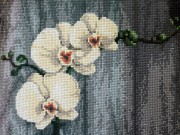 Сухова Мария. Натюрморт с орхидеей. Фрагмент. Алмазная мозаика. Фото Татьяны Шепелевой