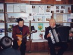 Иосиф Штиллер (слева) на юбилейном вечере в библиотеке им. А. Гайдара. 2004 год
