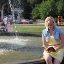 ''У фонтана...''. На площади между ДК им. В.И. Ленина и парком им. 1 Мая. Автор 