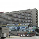 Отель "Центральный" и торговый центр "Аврора". Вид с улицы Совнаркомовской