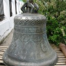 Старинный колокол на территории Спасского Староярмарочного собора. 2010 г.