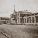 Старинное здание Московского вокзала. Вид с привокзальной площади. Фото А.О. Кар