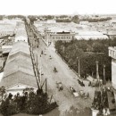 1-я Сибирская улица - справа фрагмент Триумфальной арки, за аркой - башенки дома