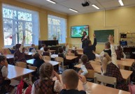 ''В стране выученных уроков''. Лилия Александровна разговаривает с малышами о книгах. Школа № 97. 14 сентября 2023 года
