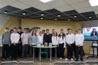 IX Международный литературный фестиваль им. Максима Горького — в библиотеках Канавина. Илья Александрович с учащимися школы № 121. Библиотека им. А.Н. Островского. 8 октября 2025 года