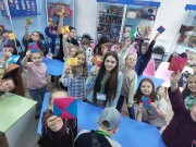 ''Лето, здравствуй!'' У участников мастер-класса — золотые ручки! Библиотека им. В. Дубинина. 2 июня 2025 года