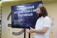 ''Проект ''Найти себя'' ''. Тимур Маратович Хусяинов, заместитель декана факультета гуманитарных наук и старший преподаватель НИУ ВШЭ. Библиотека им. А.Н. Островского. Ноябрь 2025 года