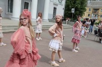 Фестиваль ''Нам улыбается детство''. Театр моды ''Каприз''. Площадь им. О. Шарадзе. 1 июня 2025 года