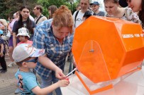 Фестиваль ''Нам улыбается детство''. Беспроигрышная лотерея. Площадь им. О. Шарадзе. 1 июня 2025 года