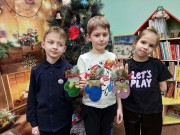 ''Волшебный декабрь''. Игрушка ''Рукавичка счастья'' понравилась всем! Библиотека им. В. Дубинина. 24 декабря 2025 года