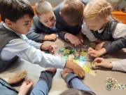 Проект ''Зов предков. Экотропа редких видов''.  Раскладываем поле для игры ''Зов предков''. ЦРДБ им. А. Пешкова. Май 2026 года