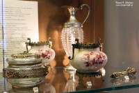 Старинная посуда в Музее истории ВМЗ. Фото Татьяны Шепелевой