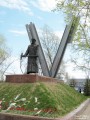 Памятник воинам-железнодорожникам на станции Горький-Сортировочный. Скульптор Иван Лукин. Фото Татьяны Шепелевой. 8 мая 2011 года
