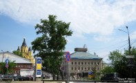 Вид на ул. Стрелка, здание Нижегородской ГИБДД и собор Александра Невского с площади Ленина