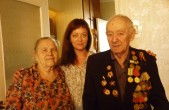 Дмитрий Борисович Мирник с женой и внучкой. 15 апреля 2013 года