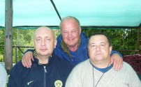 Владимир Алексеевич Цветков с бывшими коллегами на Узоле. 29 июля 2013 года. Фото из личного архива В.А. Цветкова