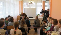Владимир Алексеевич Герасимов общается с детьми. 20 февраля 2015 года